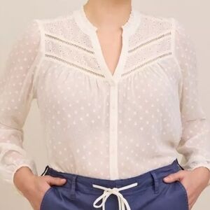🩷Torrid Chiffon Clip Dot With Contrasting Eyelet Top Ivory  Size 5💜